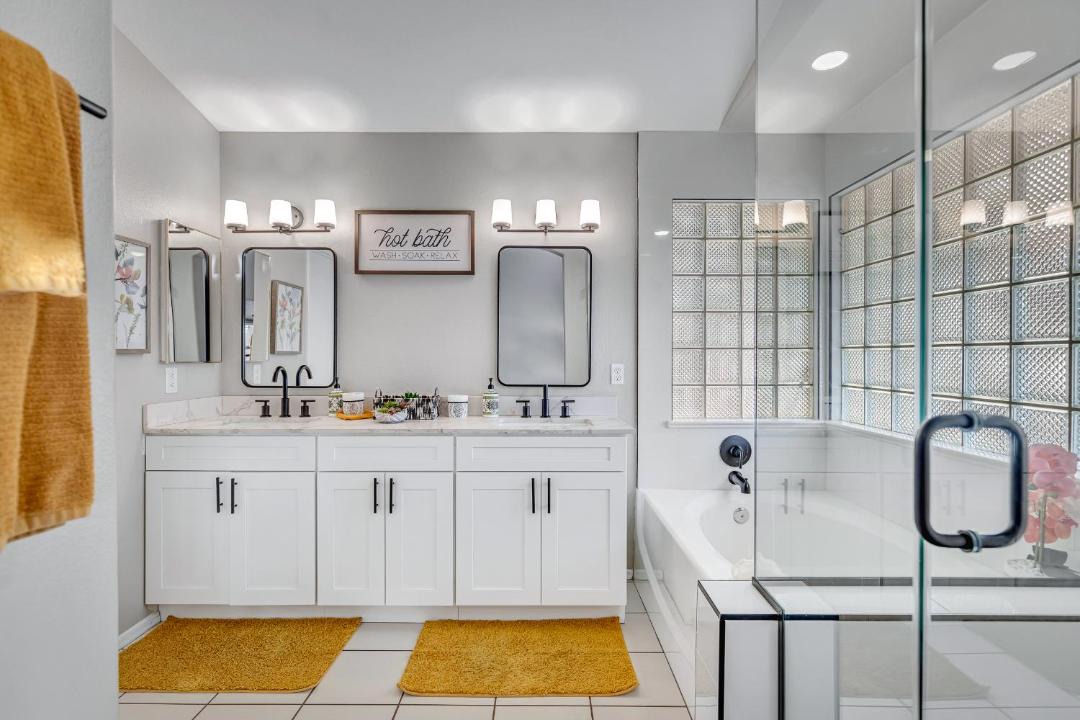 Photo of Bathroom in Mountain Park Ranch