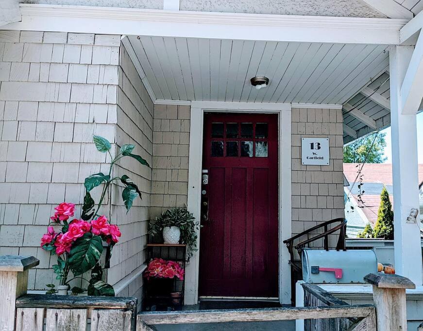 Photo of Others in Queen Anne