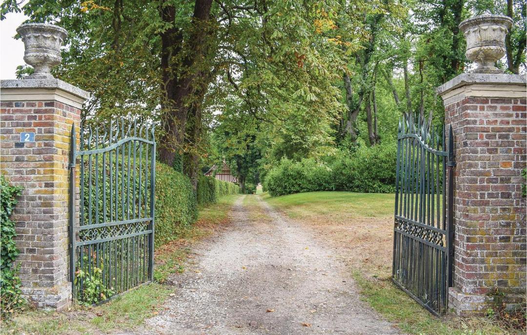 Photo of Others in Beaumontel