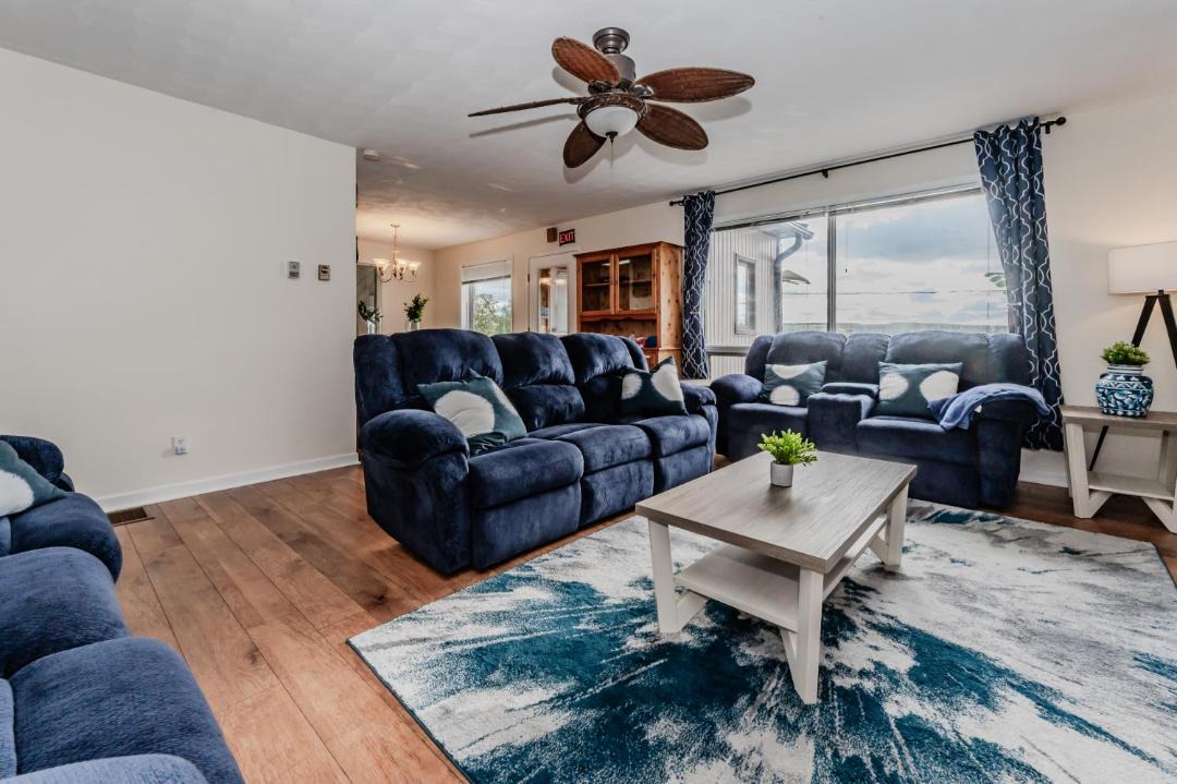 Photo of Livingroom in Colpoys Bay