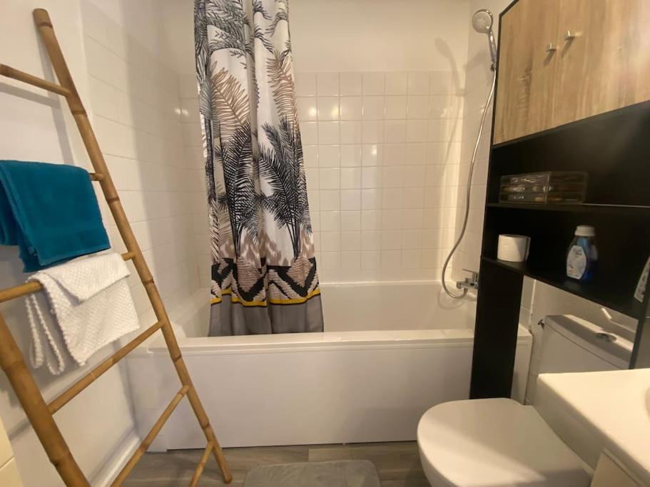 Photo of Bathroom in Saint-Remy-en-Rollat