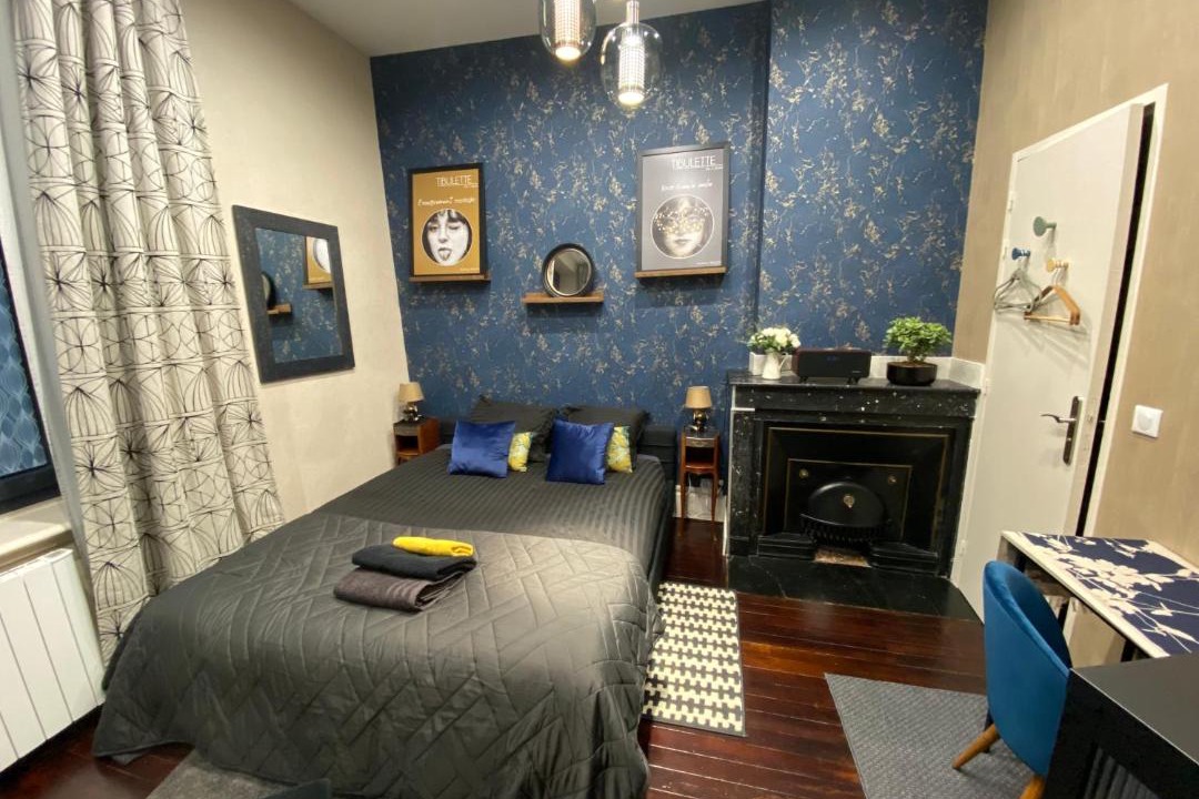 Photo of Bedroom in Caluire-et-Cuire