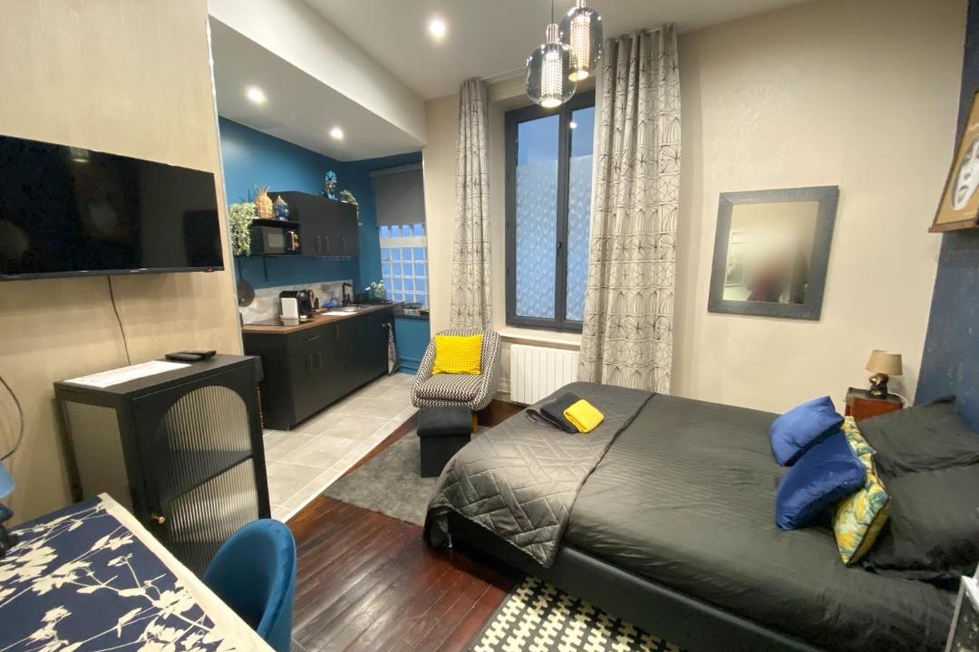 Photo of Bedroom in Caluire-et-Cuire