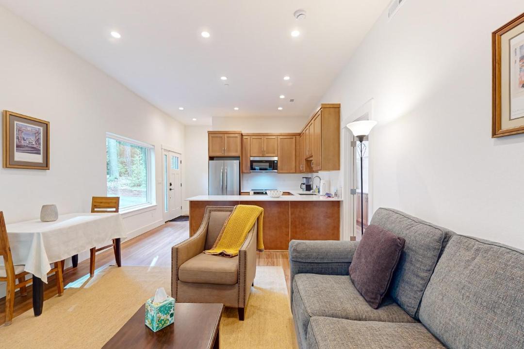 Photo of Others in Rollingbay