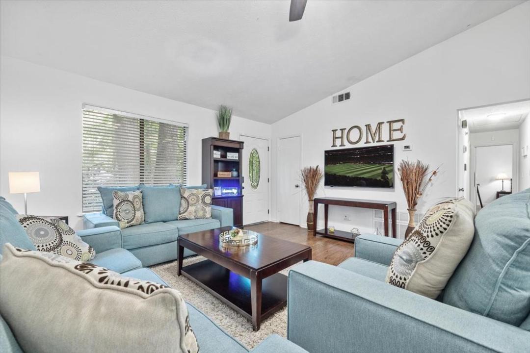 Photo of Livingroom in Alpharetta