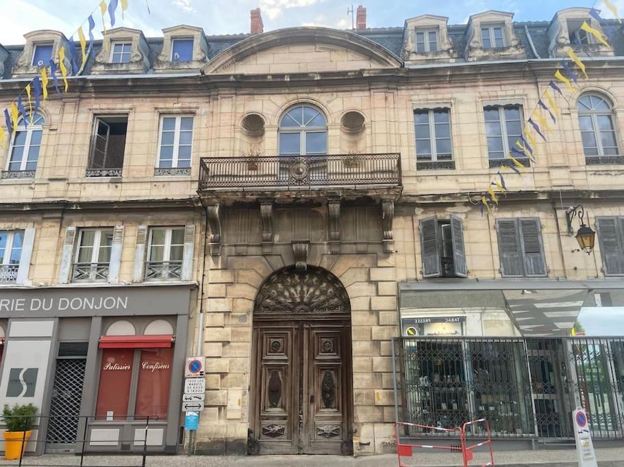 Photo of Buildings in Crest