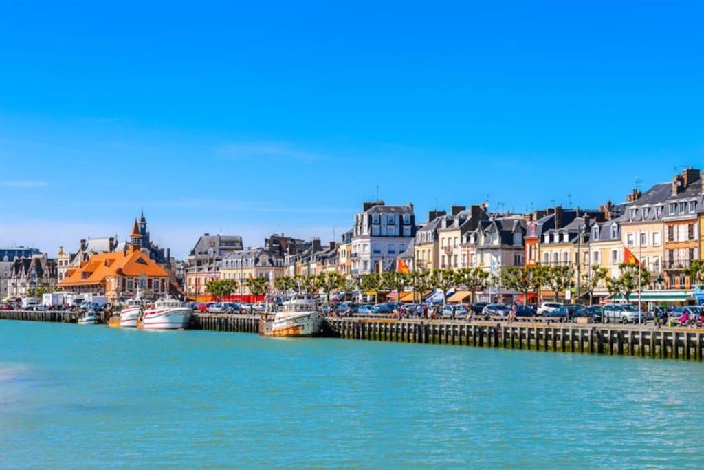 Photo of Others in Touques