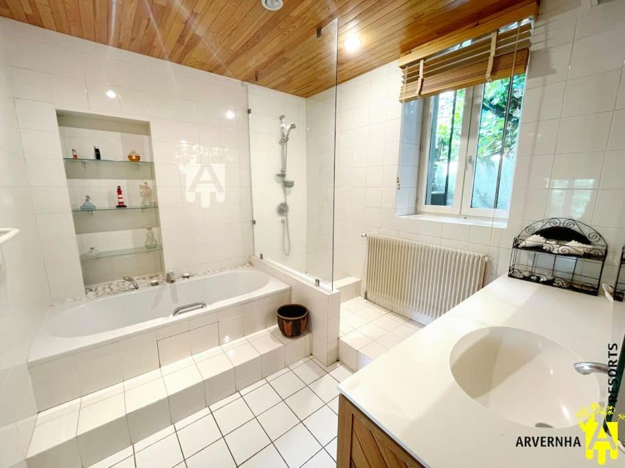 Photo of Bathroom in Saint-Nectaire