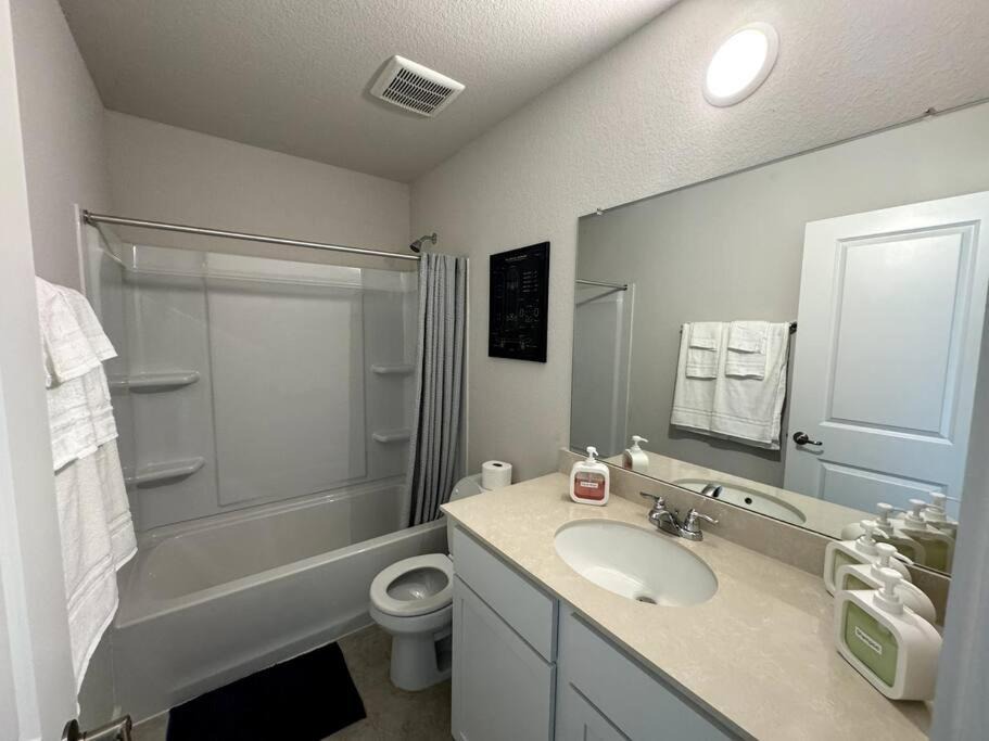 Photo of Bathroom in Del Valle