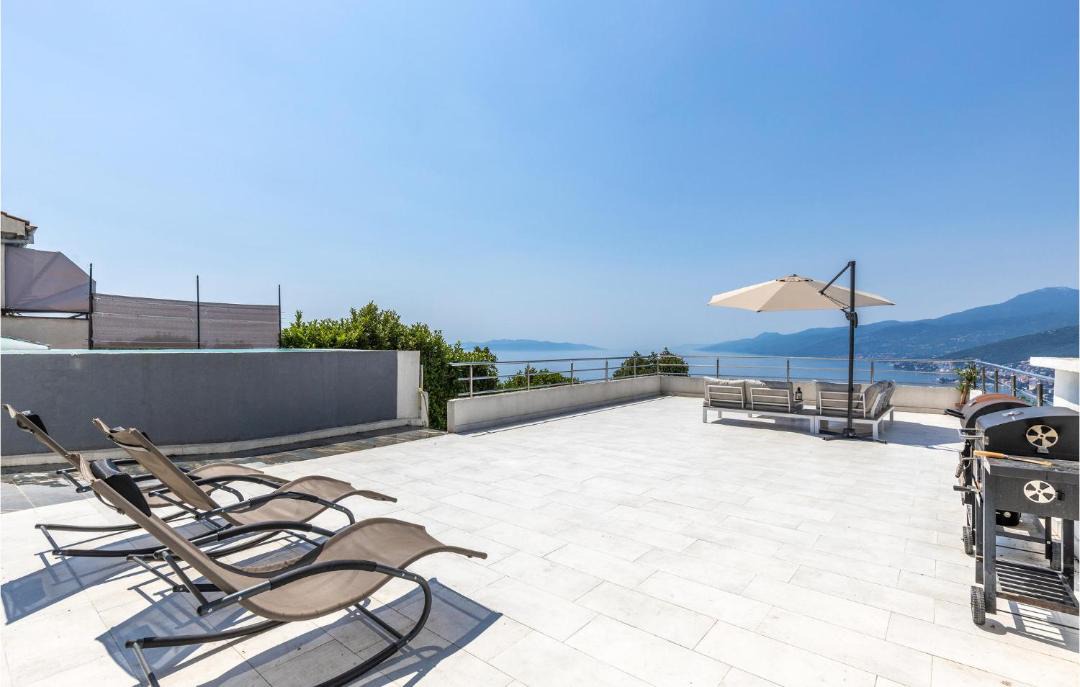 Photo of Patio Balcony in Rubesi
