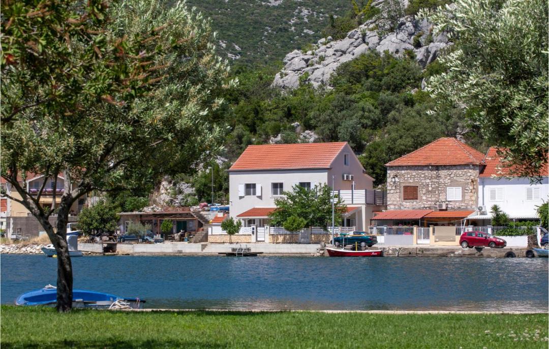 Photo of Others in Ploce