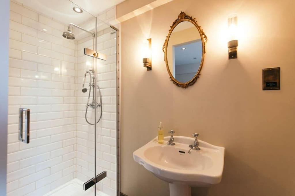 Photo of Bathroom in Bailliesmill