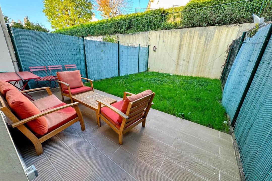Photo of Patio Balcony in Louvres