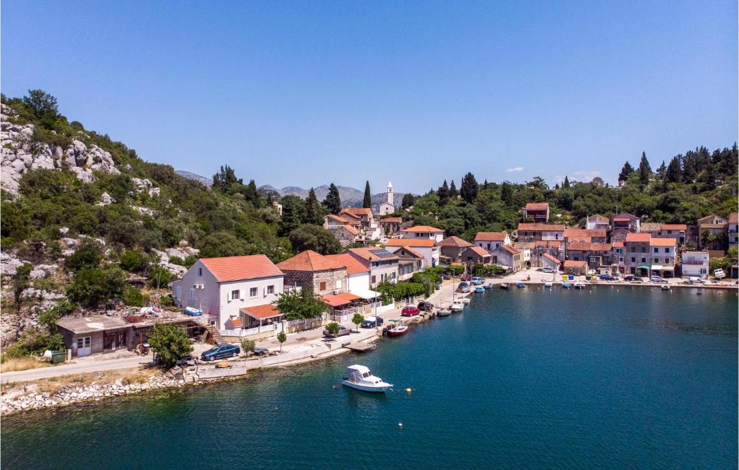 Photo of Others in Ploce