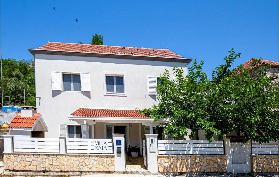 Photo of Others in Ploce