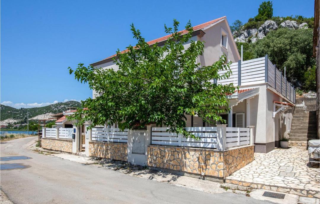 Photo of Others in Ploce