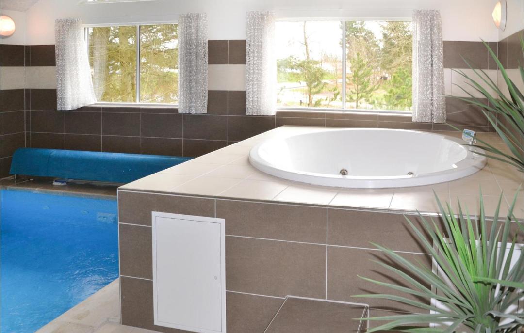 Photo of Bathroom in Henne