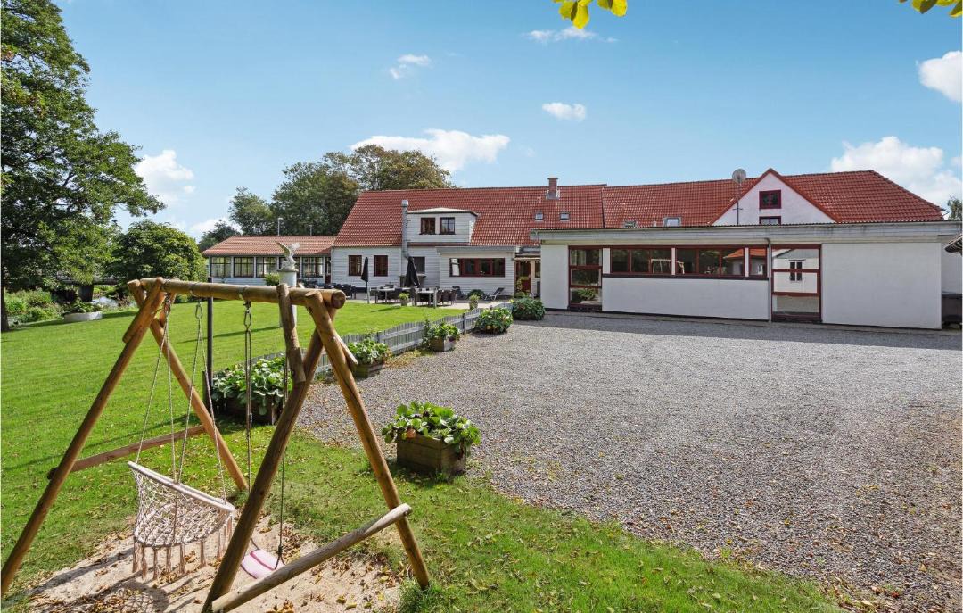 Photo of Others in Mandoe