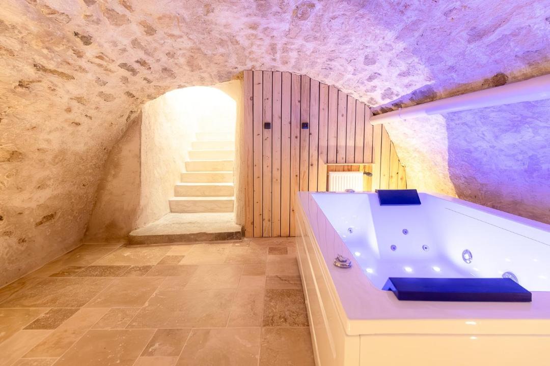 Photo of Bathroom in Vetheuil