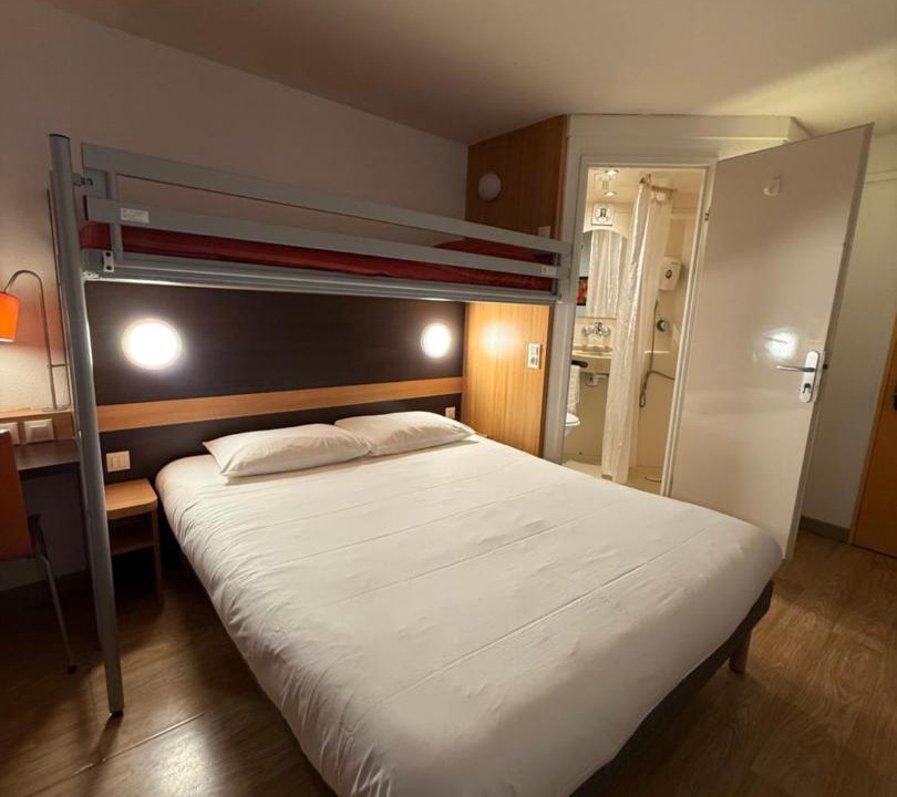 Photo of Bedroom in Lisieux