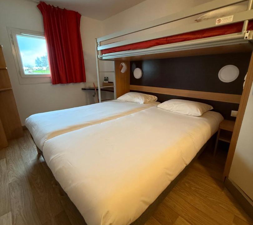 Photo of Bedroom in Lisieux