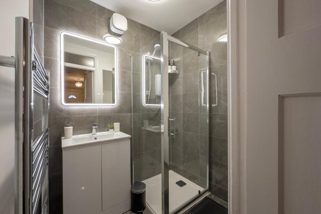 Photo of Bathroom in Tokyngton