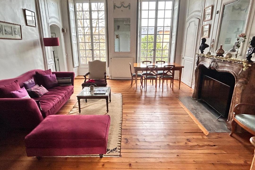 Photo of Others in Flore