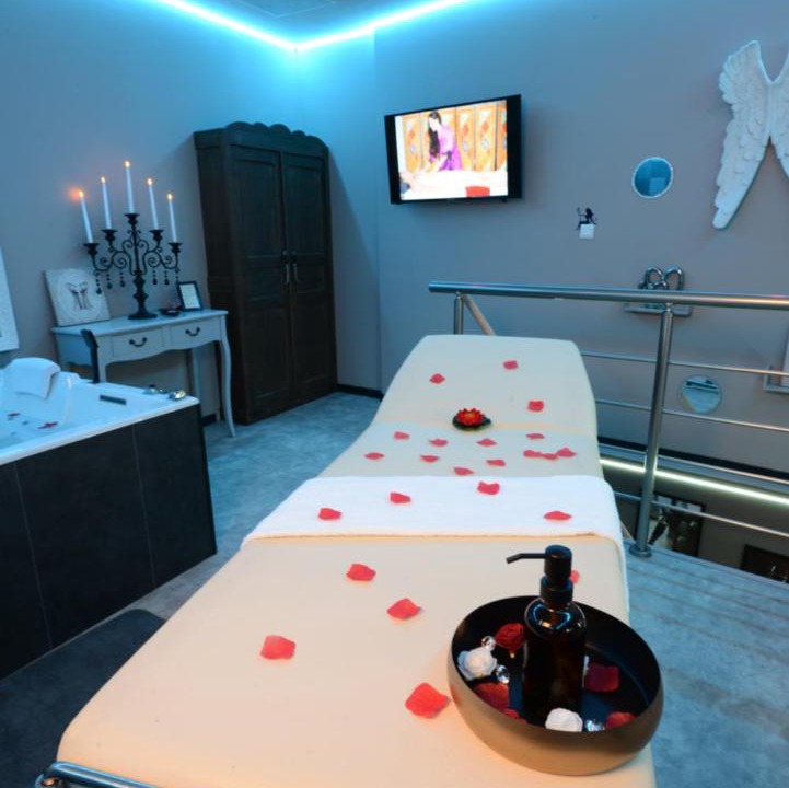 Photo of Others in Auge