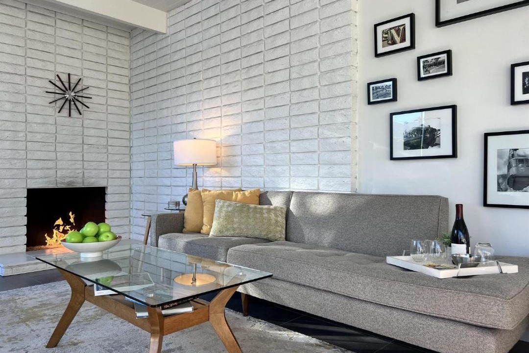 Photo of Livingroom in Racquet Club Estates