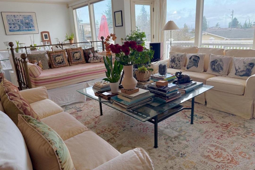 Photo of Livingroom in The Bowl of Edmonds