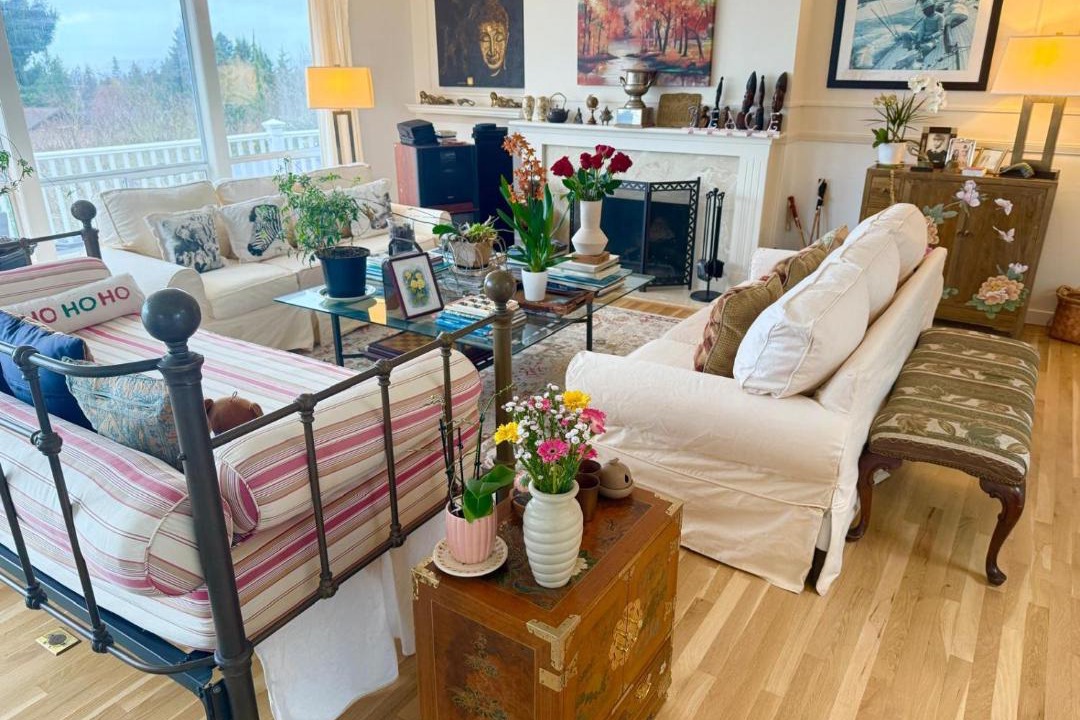 Photo of Livingroom in The Bowl of Edmonds