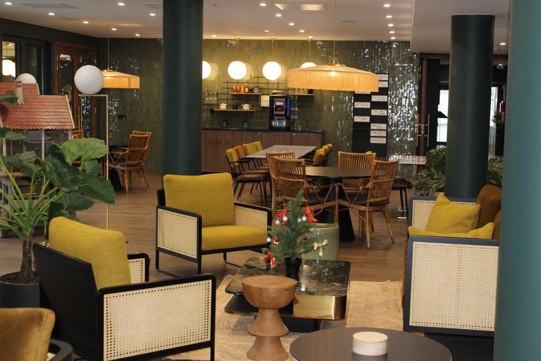 Photo of Others in Flore