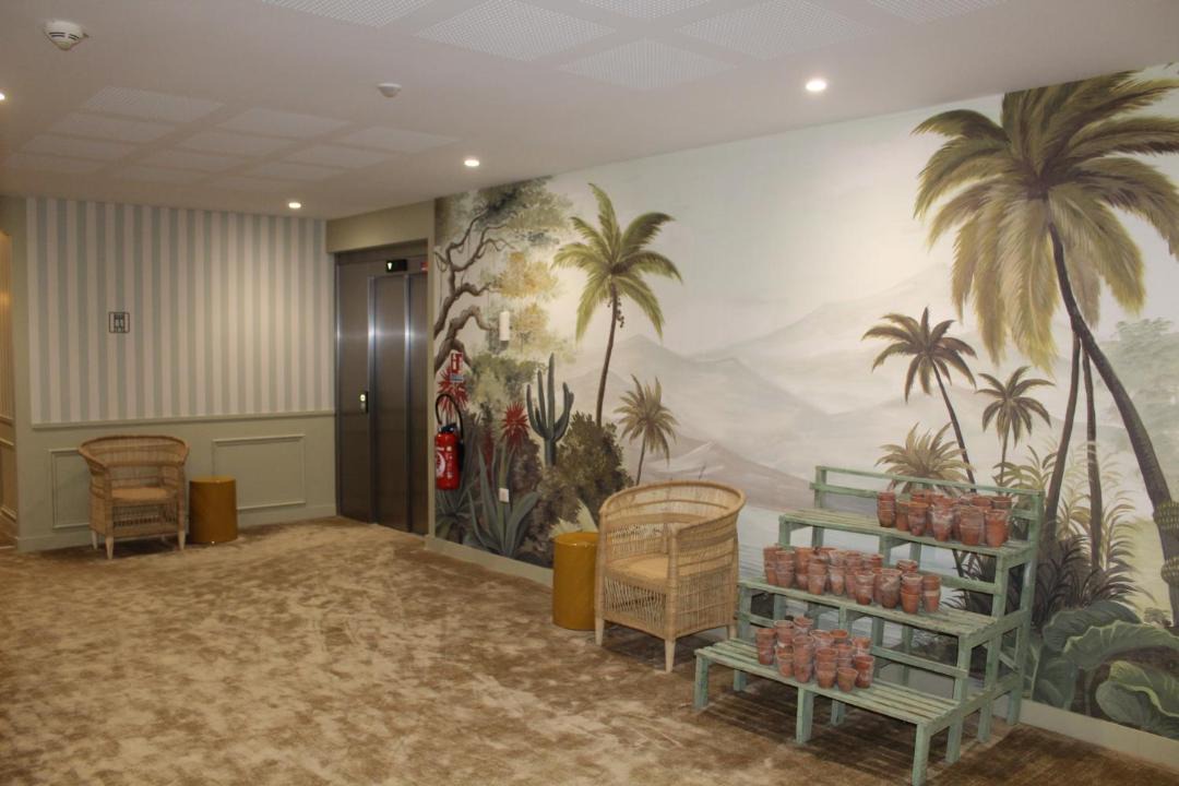 Photo of Others in Flore