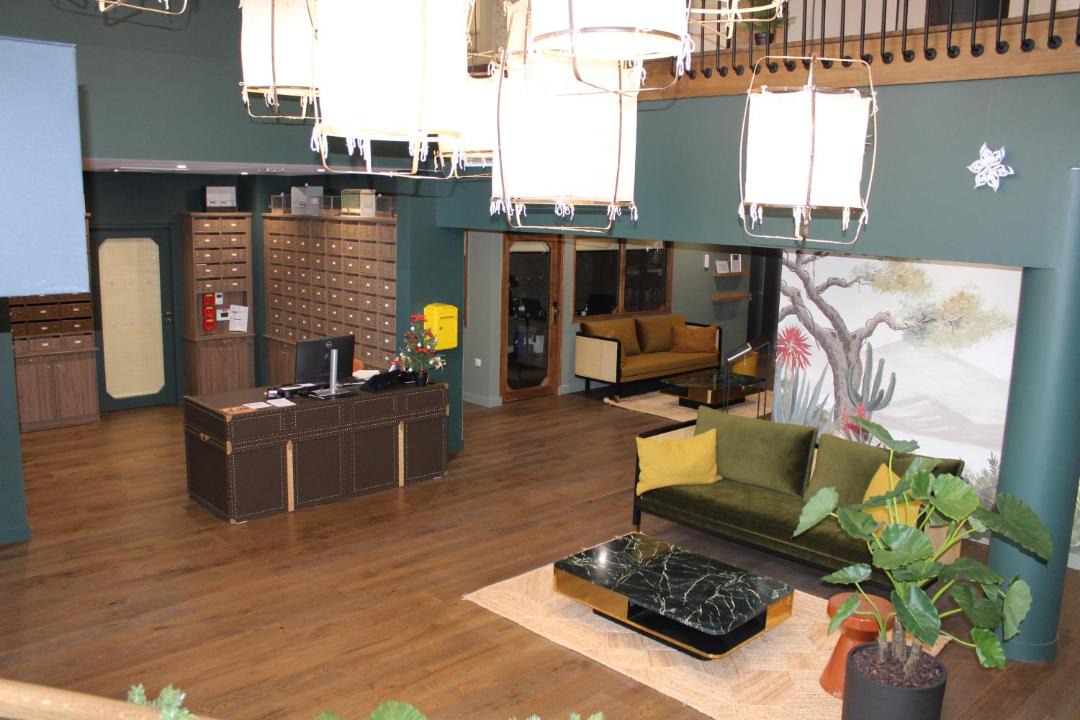 Photo of Others in Flore