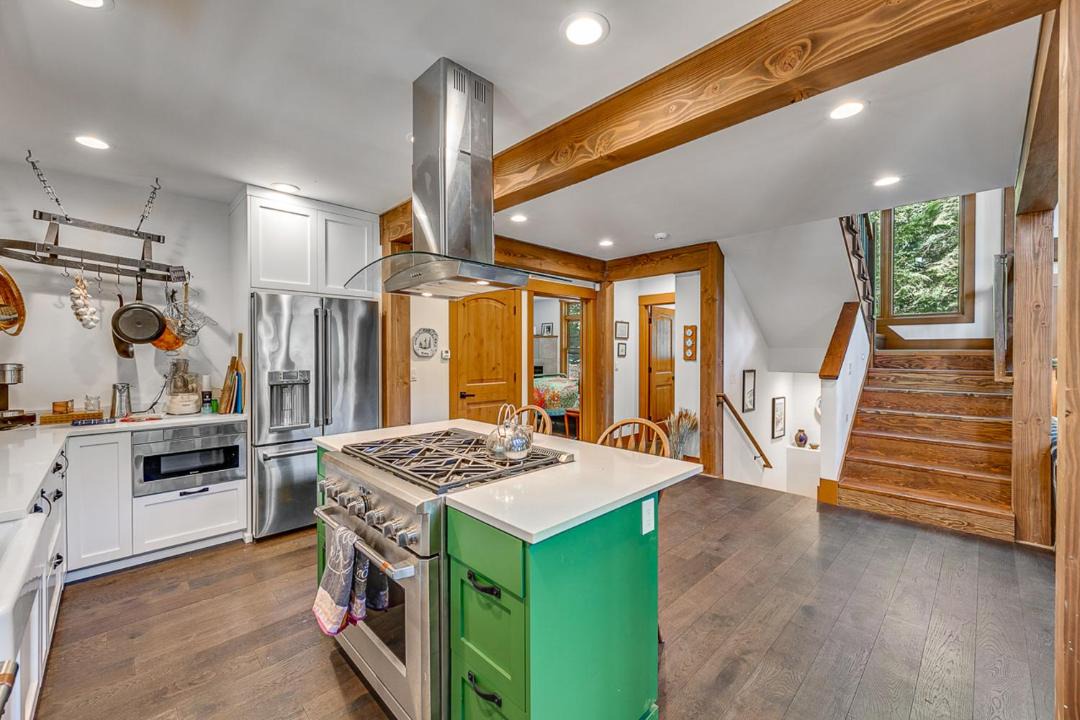 Photo of Kitchen in Snoqualmie Pass