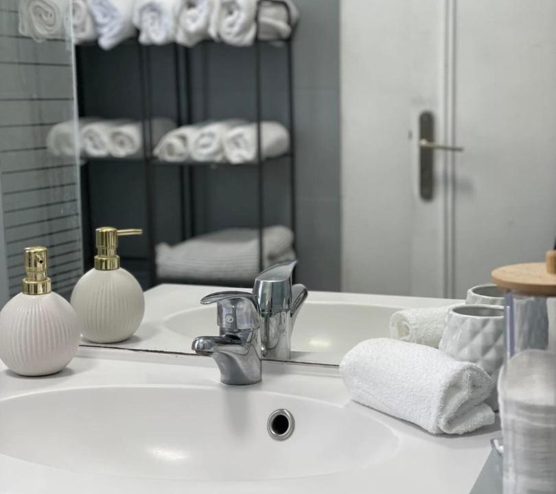 Photo of Bathroom in Royallieu Village