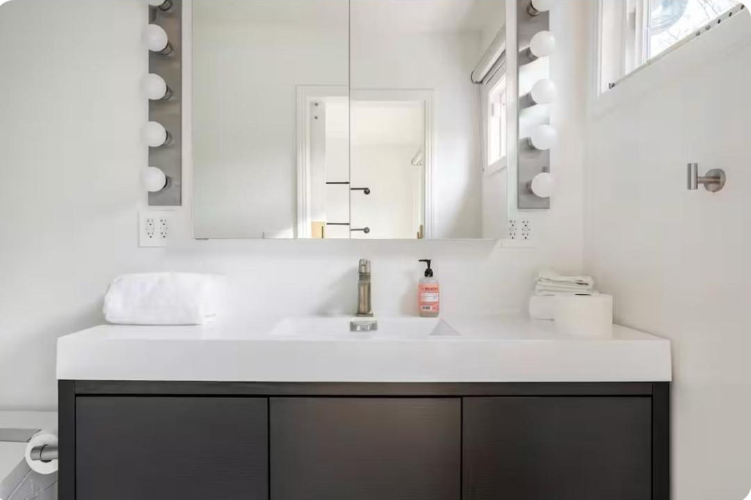 Photo of Bathroom in Tarzana