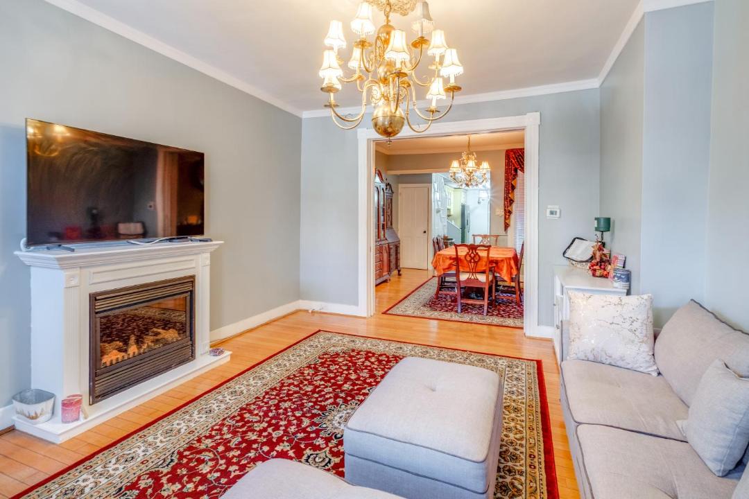 Photo of Livingroom in Upper Fells Point