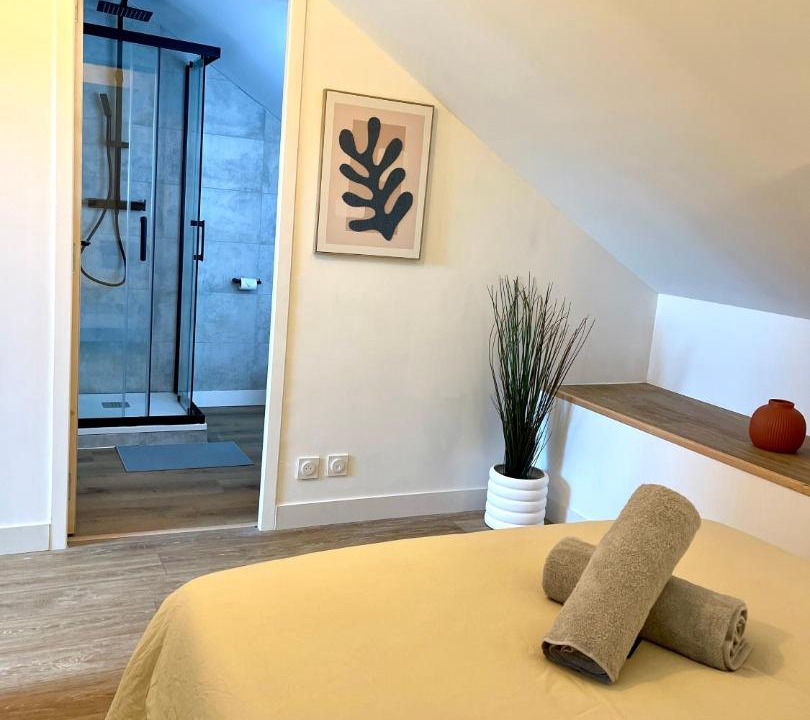 Photo of Bedroom in Tinteniac