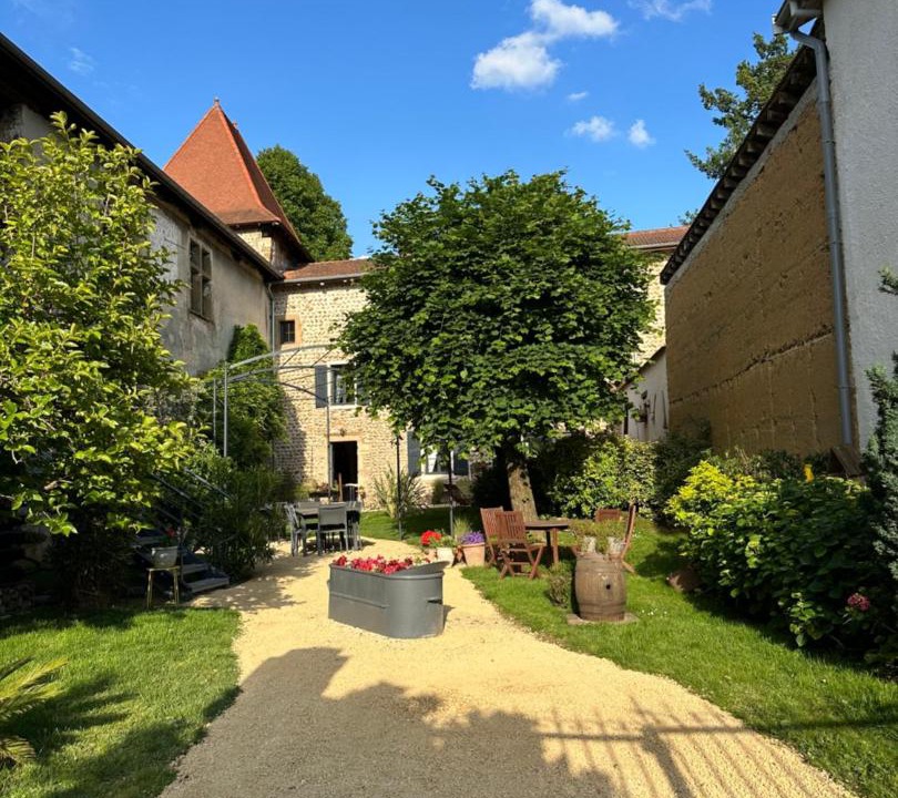 Photo of Others in Lens-Lestang
