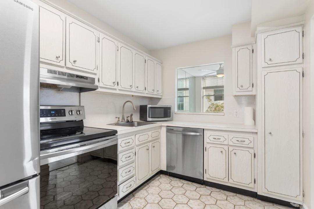 Photo of Kitchen in Bay Harbor Islands