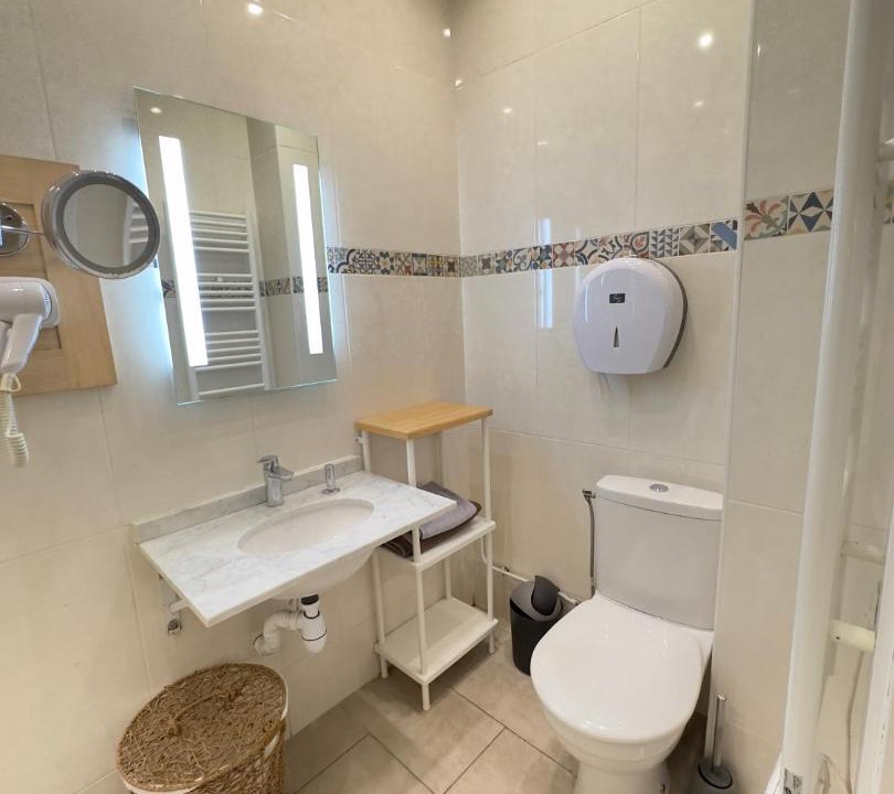 Photo of Bathroom in Saint-Lambert