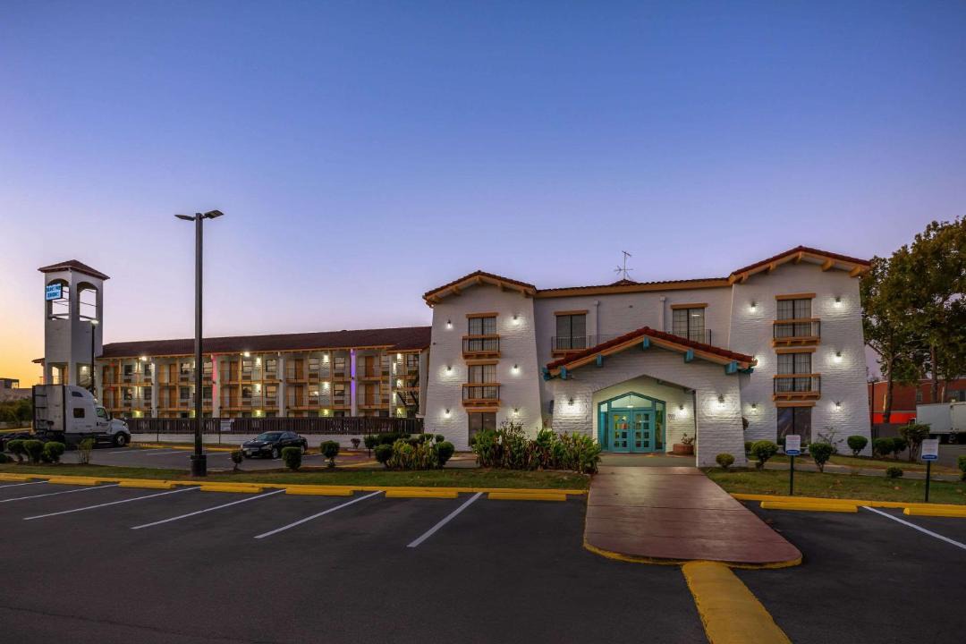 Photo of Buildings in North Chesterfield
