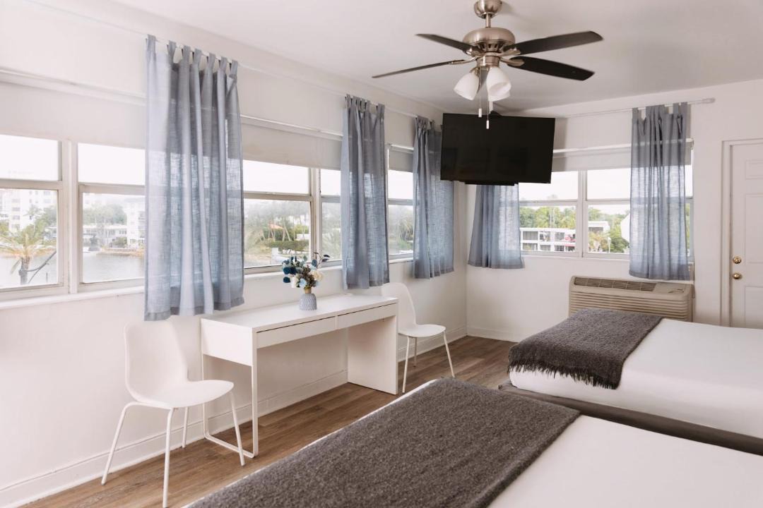 Photo of Bedroom in Mid Beach