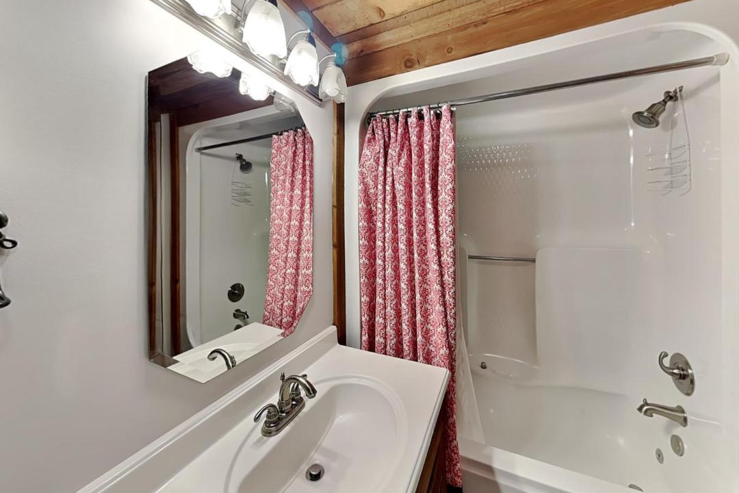 Photo of Bathroom in Cosby