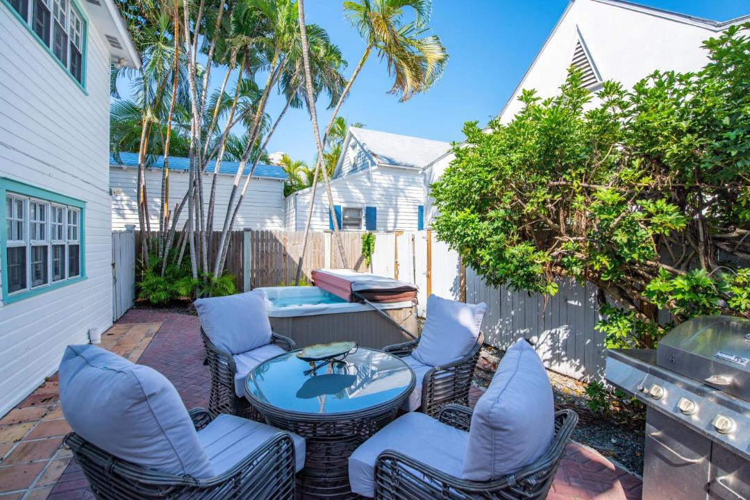 Photo of Patio Balcony in Uptown - Upper Duval