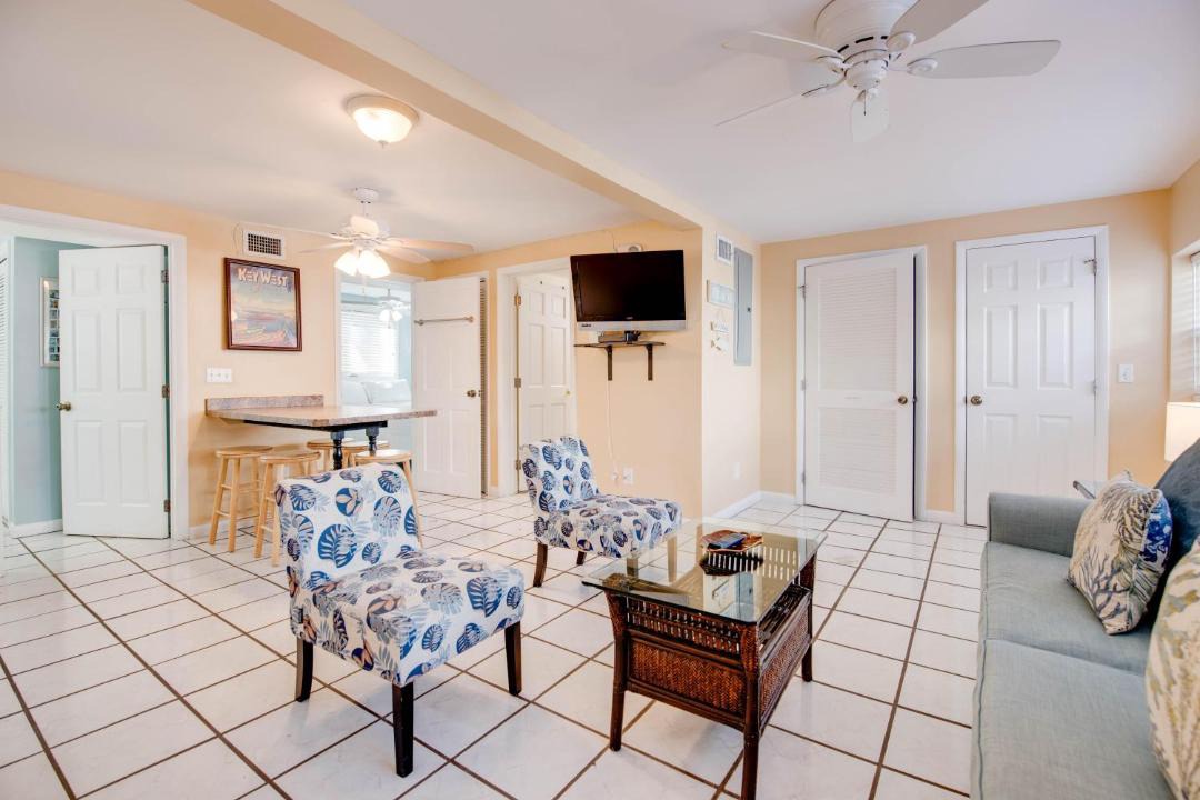 Photo of Others in Uptown - Upper Duval