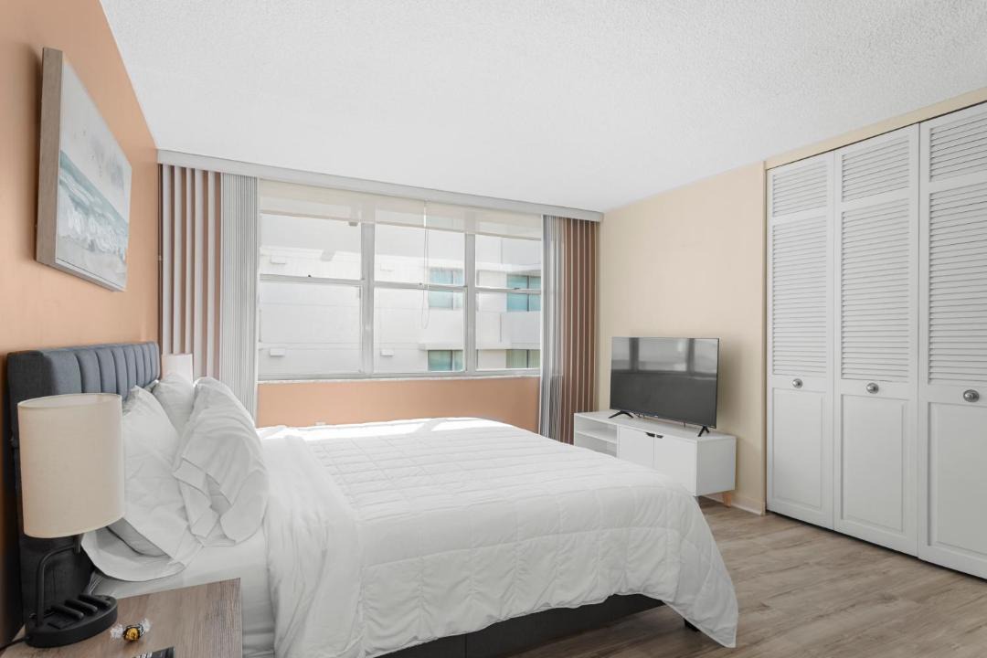 Photo of Bedroom in Bay Harbor Islands