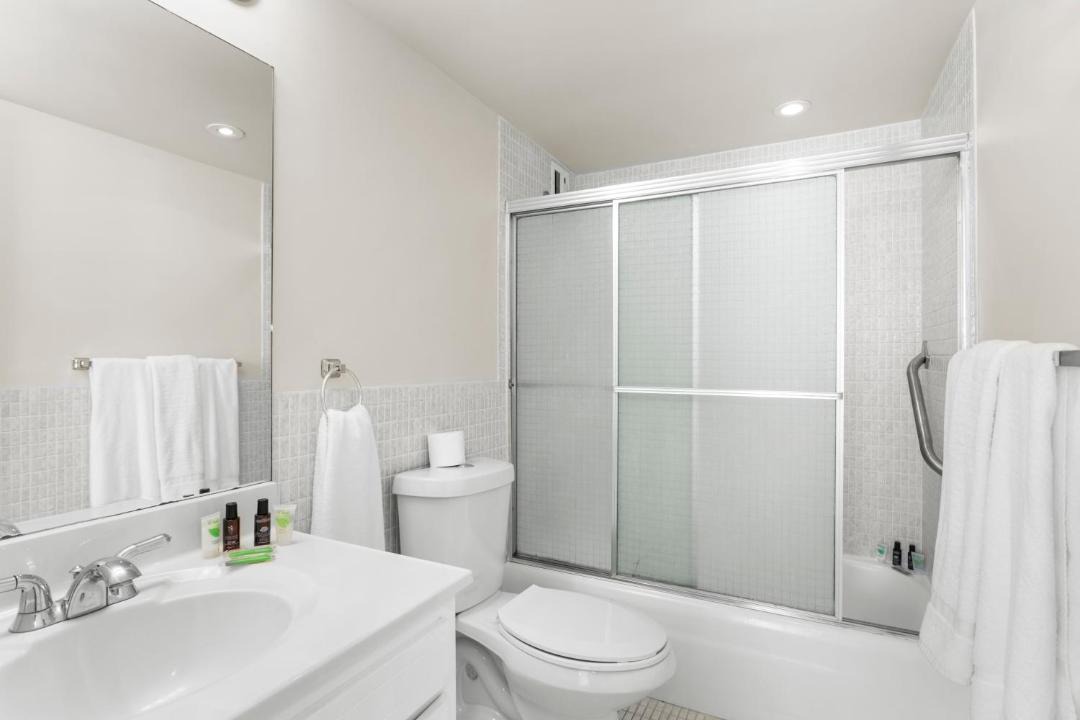 Photo of Bathroom in Bay Harbor Islands