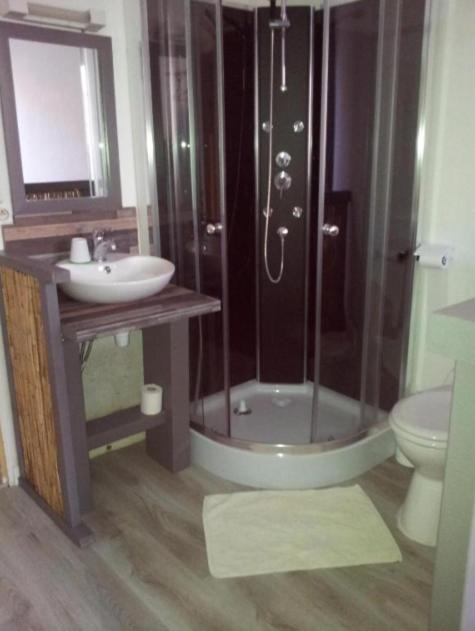 Photo of Bathroom in Creysse